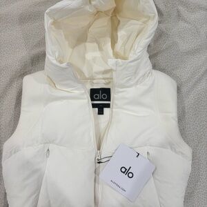 NWT ALO Yoga Cream Hooded Vest